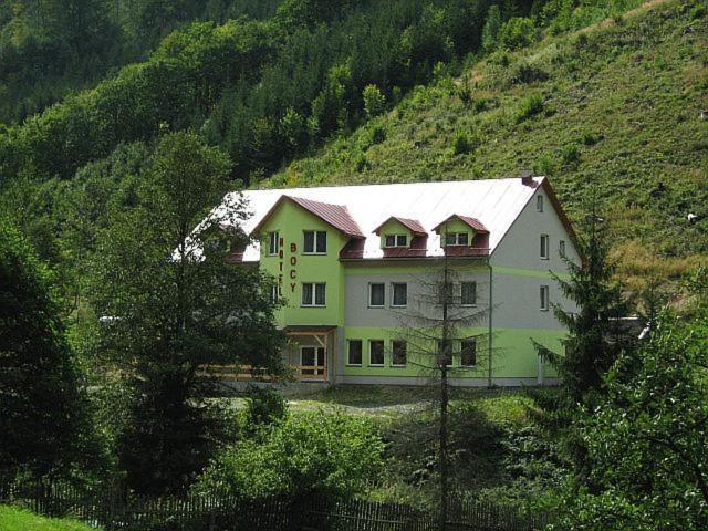 Hotel Bocy Ошчадница Экстерьер фото