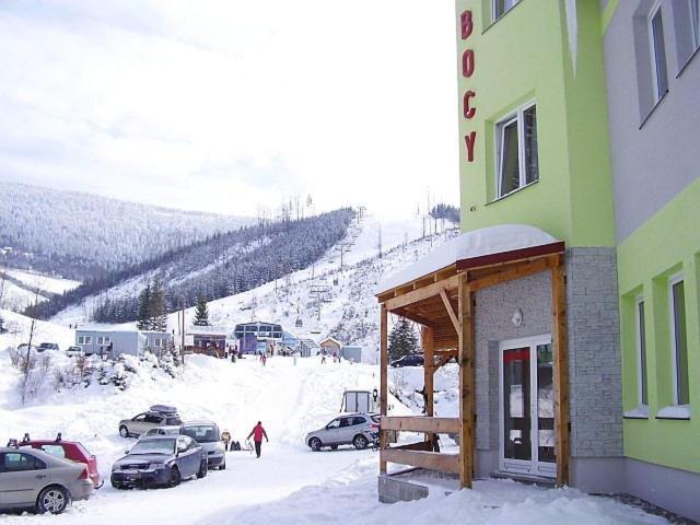 Hotel Bocy Ошчадница Экстерьер фото