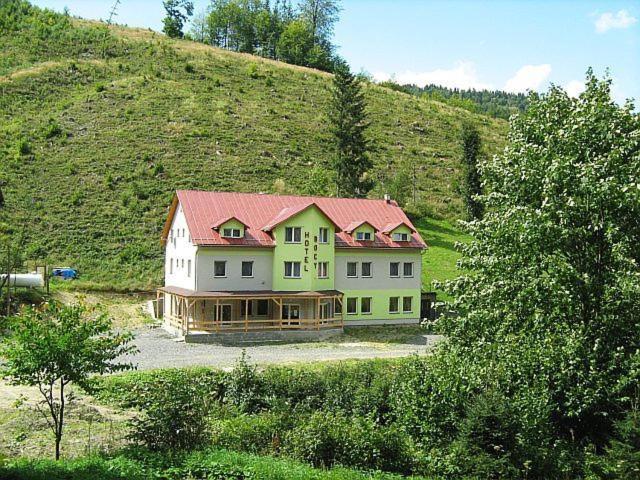 Hotel Bocy Ошчадница Экстерьер фото