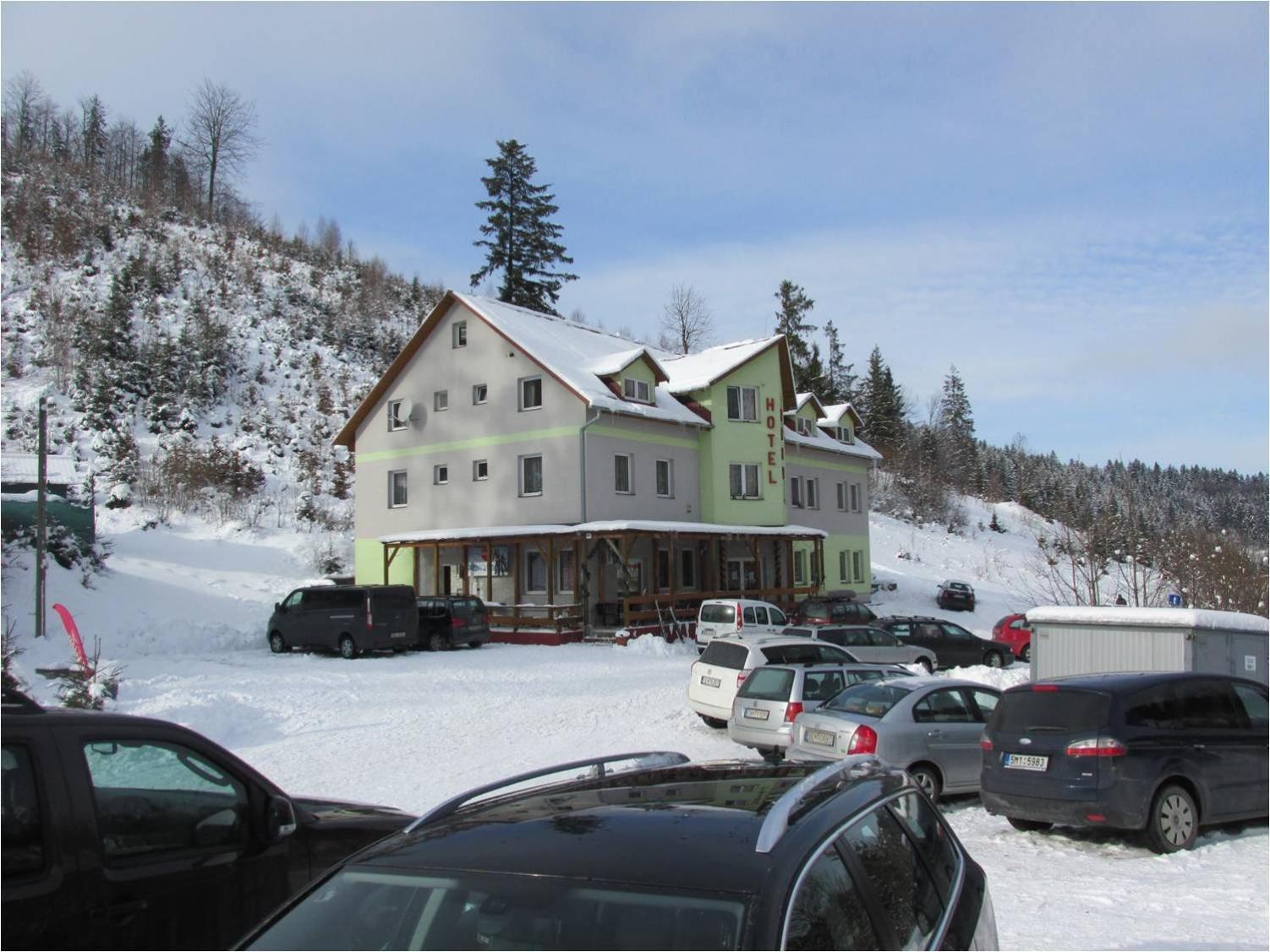 Hotel Bocy Ошчадница Экстерьер фото
