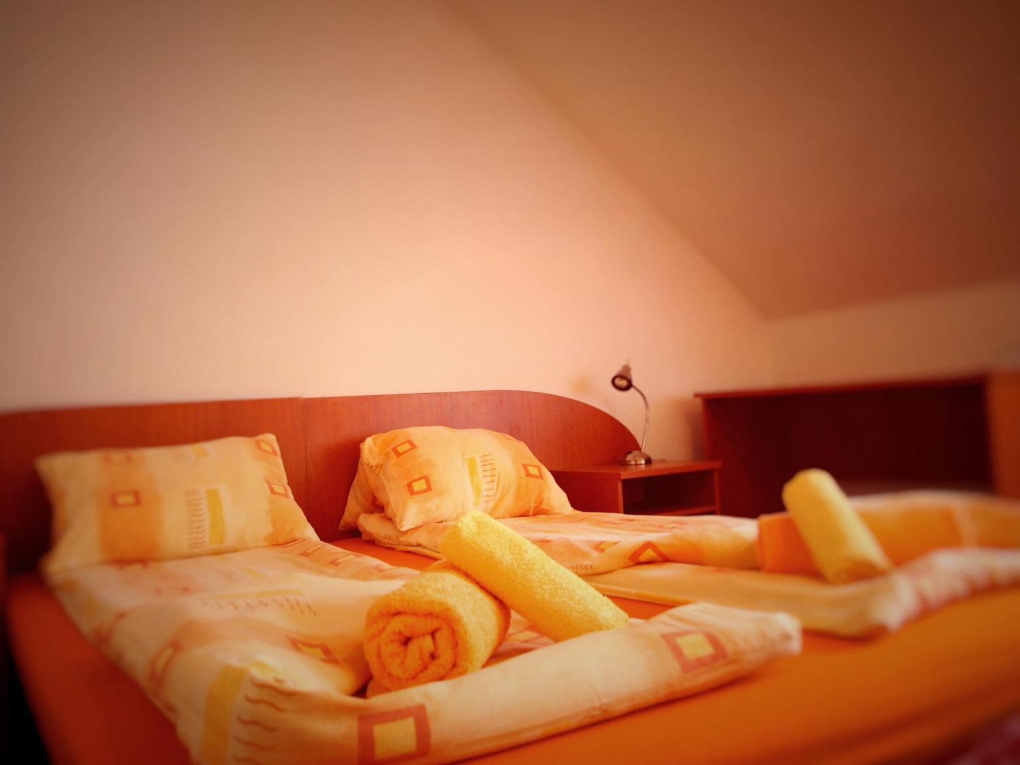 Hotel Bocy Ошчадница Экстерьер фото